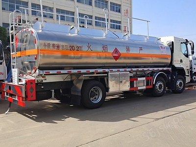 柳汽乘龙H5三轴24方碳钢罐油罐车_运输介质汽油可拉16吨图片
